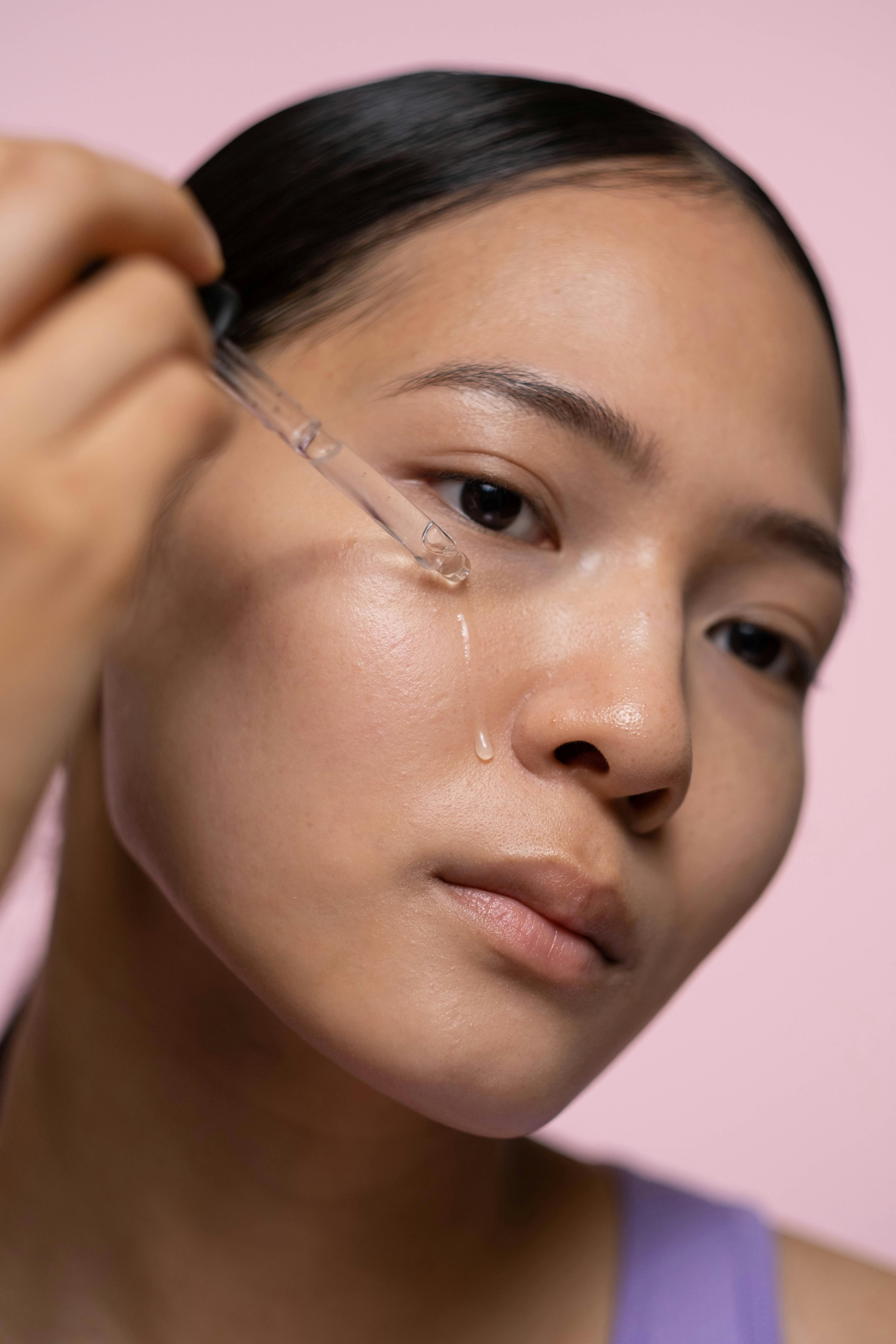 Applying serum — GlazeSeoul
