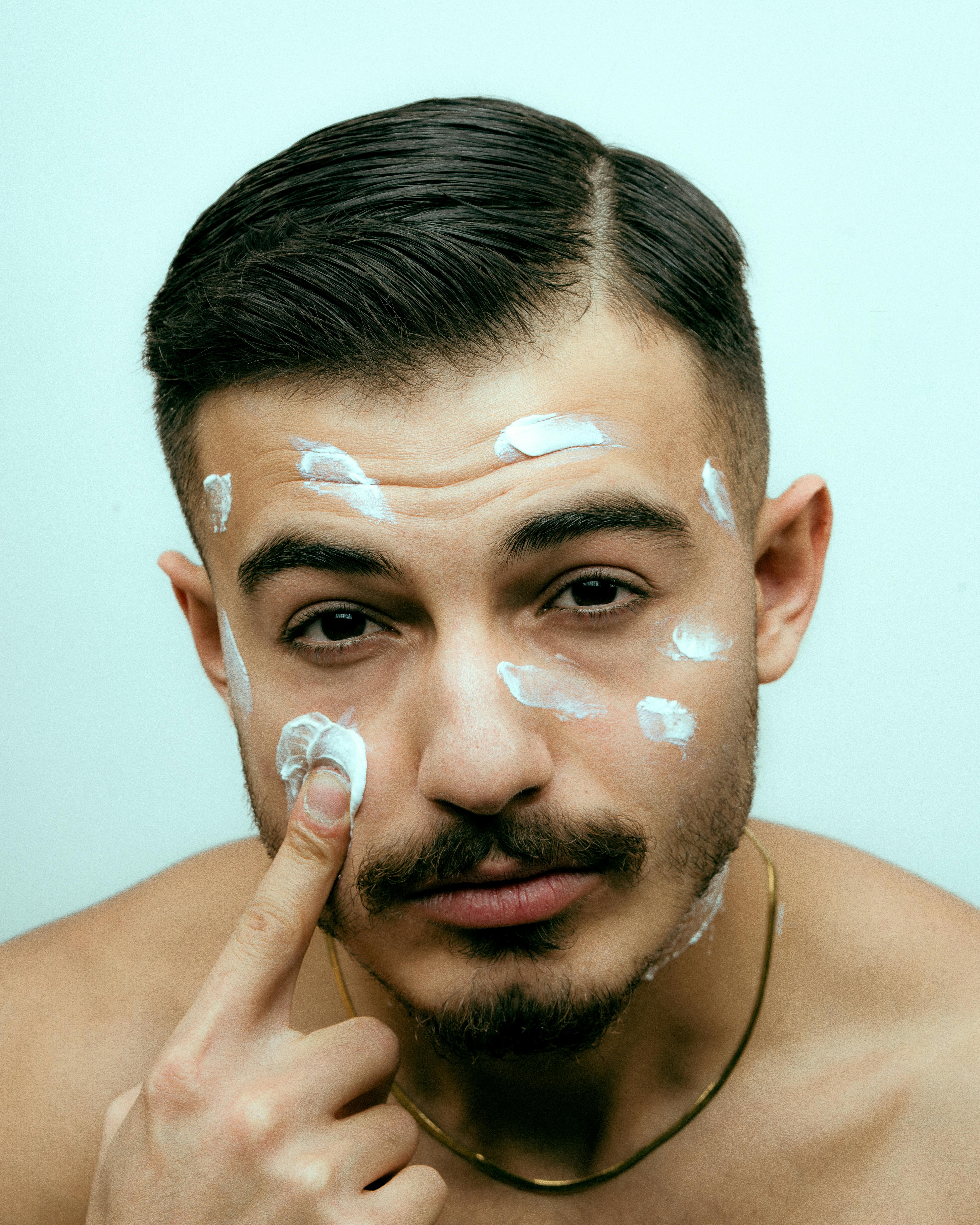 Applying moisturiser — correct K-beauty distribution technique